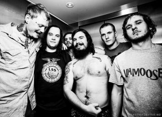 Kvelertak-backstage-2011